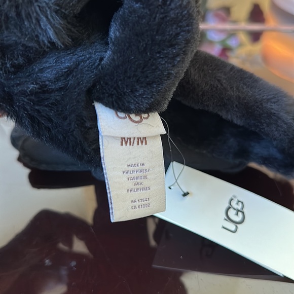 🎁 UGG Tasman Shearling Gloves – NEW with Tags – Cozy, Chic & Gift-Ready! ❄️ - Picture 8 of 9